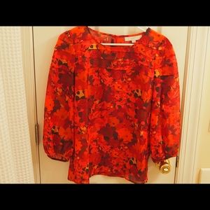Loft sheet floral blouse w\ pin tucked sleeves and detail